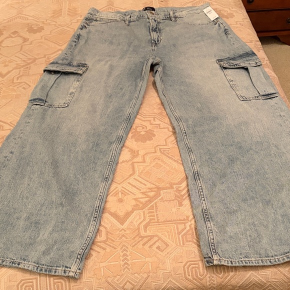 GAP Light Wash High Rise Wide Leg Denim Cargo Pants/NWT/16-33R - Picture 2 of 11